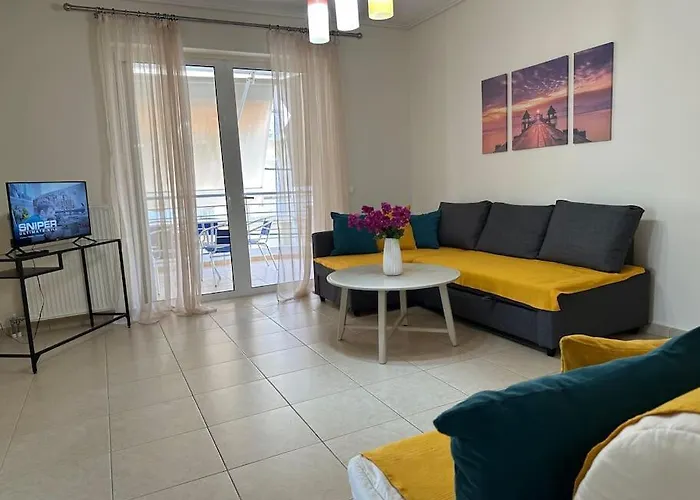 Riviera Beach, Seaside Spacious Apt.