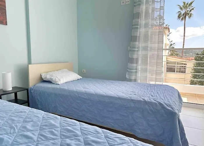 Riviera Beach, Seaside Spacious Apt.