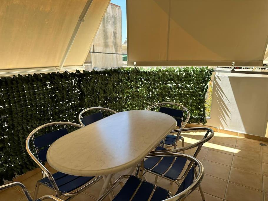 Riviera Beach, Seaside Spacious Apt. *